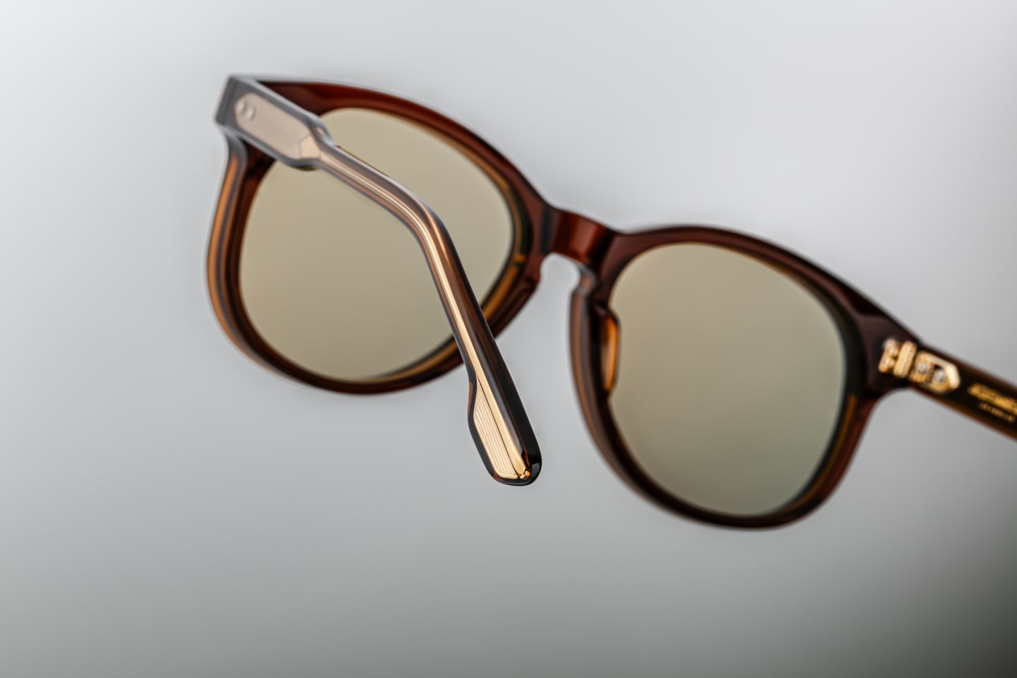 Kay_Teak_Detail-008_Resized_5377x3585_a4gmr1 Jacques Marie Mage Kay Sunglasses for Women - Teak - Image 4