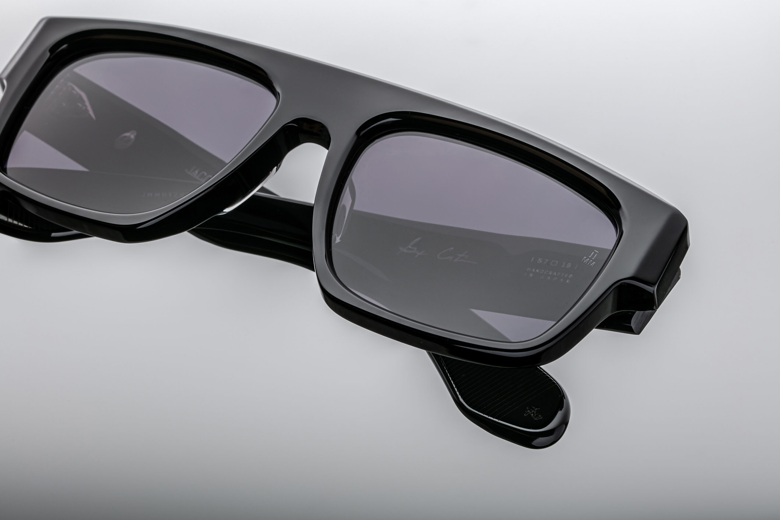 Ritz_Noir_Detail-002_Resized_5377x3585_fwhlbh Jacques Marie Mage Ritz Sunglasses for Men by George Cortina - Noir - Image 2