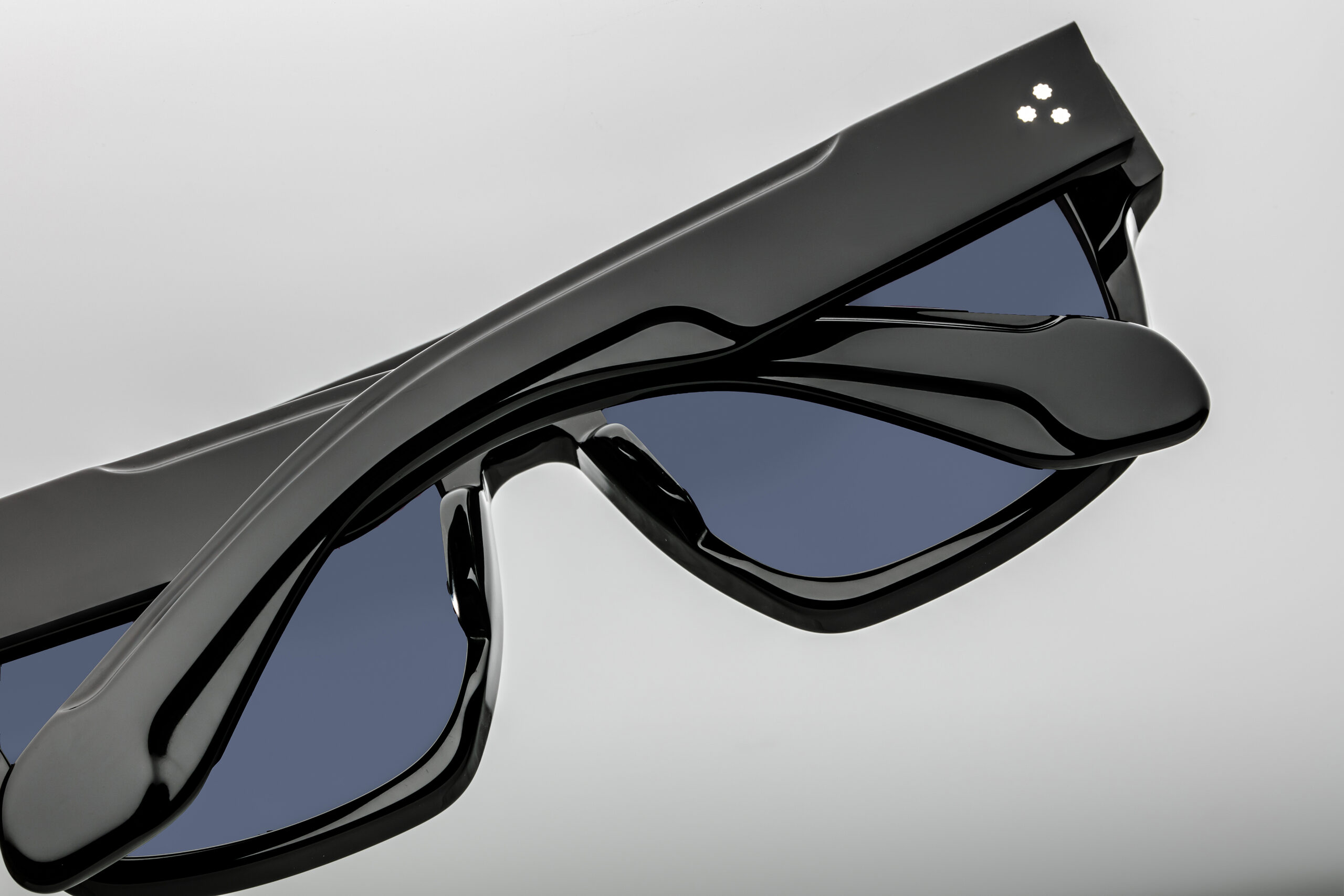 Ritz_Noir_Detail-003_copy_Resized_5377x3585_eiaooz Jacques Marie Mage Ritz Sunglasses for Men by George Cortina - Noir - Image 4