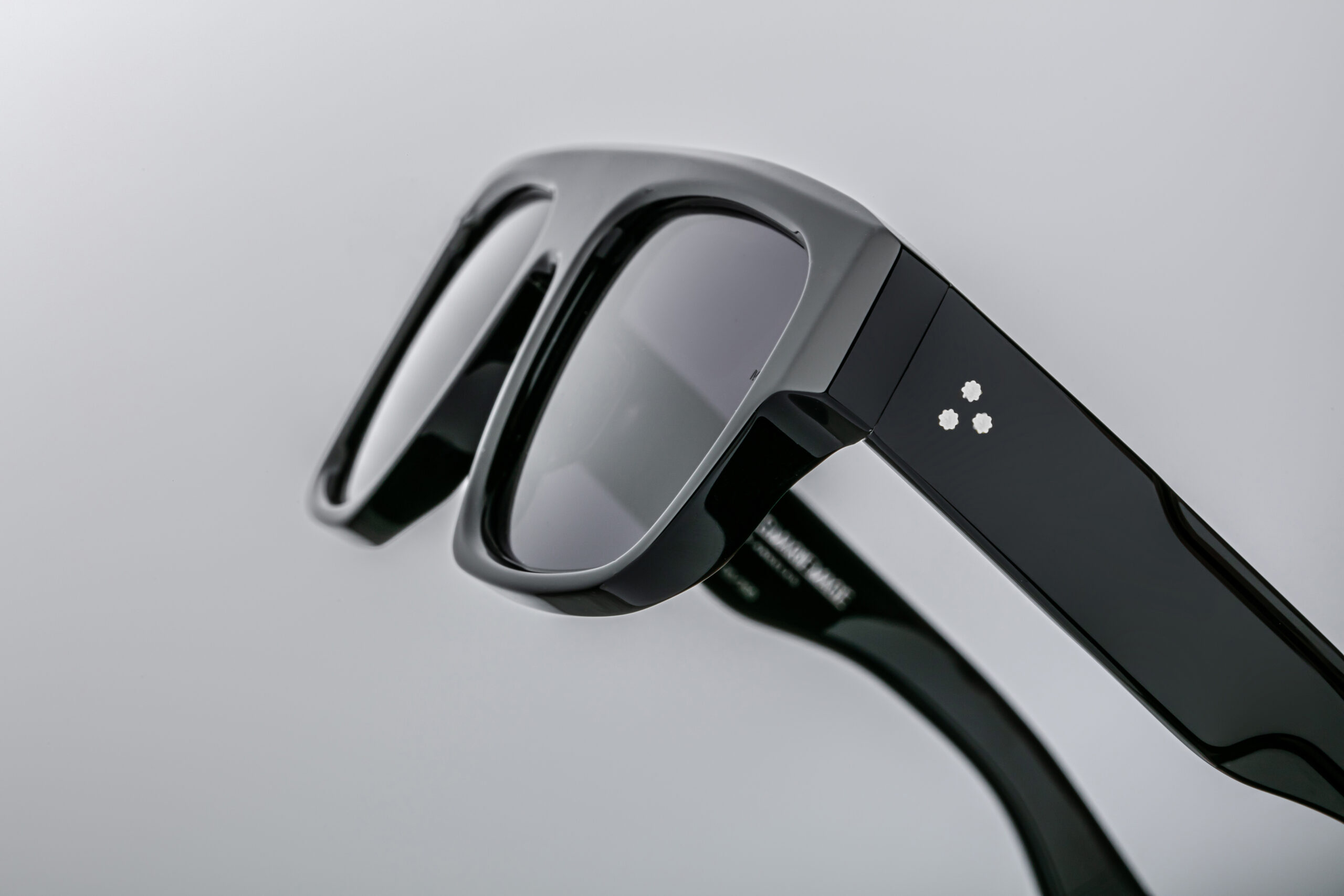Ritz_Noir_Detail-006_Resized_5377x3585_b2hfl2 Jacques Marie Mage Ritz Sunglasses for Men by George Cortina - Noir - Image 3