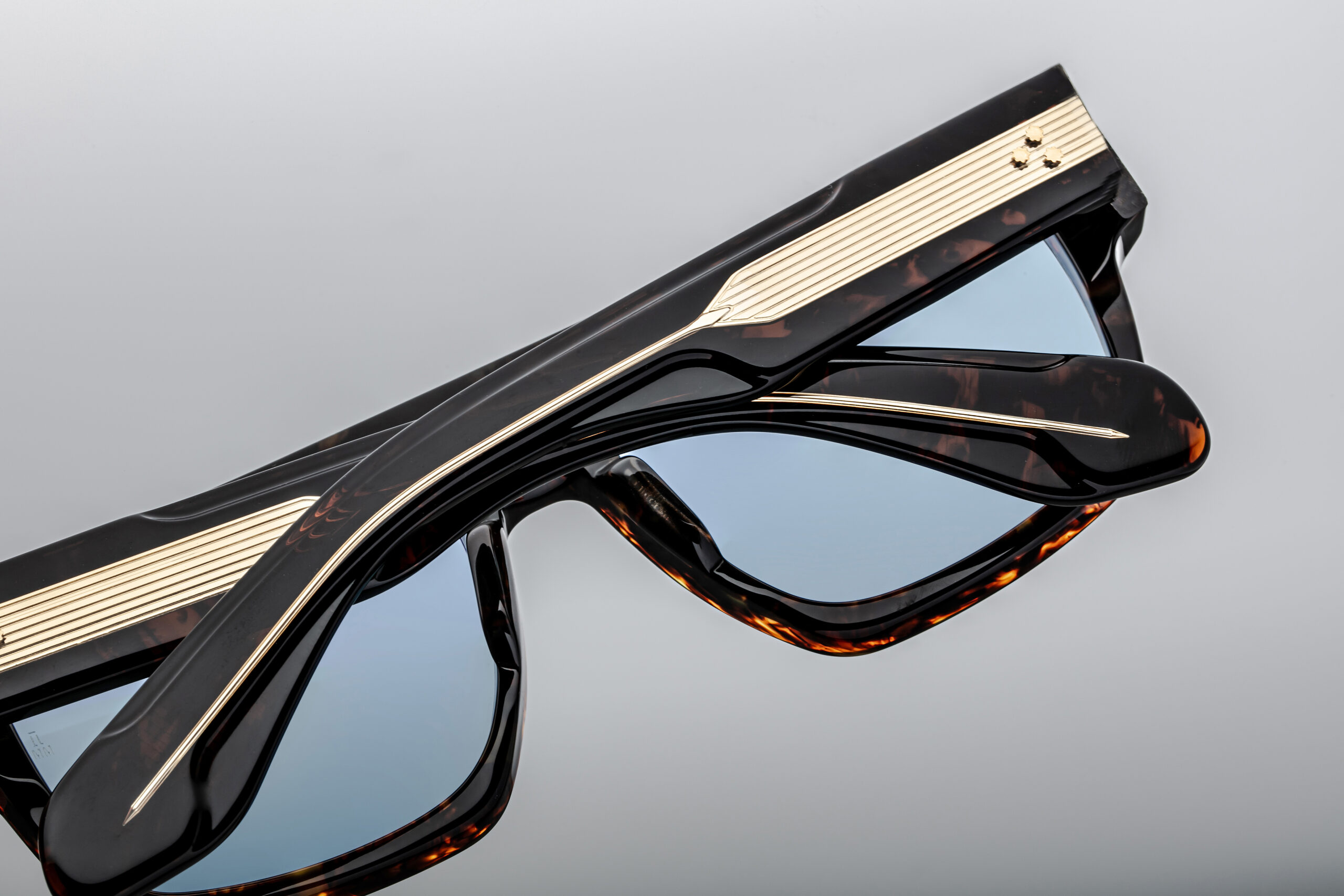 Ritz_Tortoise_Detail-003_Resized_5377x3585_vjfjzd Jacques Marie Mage Ritz Sunglasses for Men by George Cortina - Tortoise - Image 4