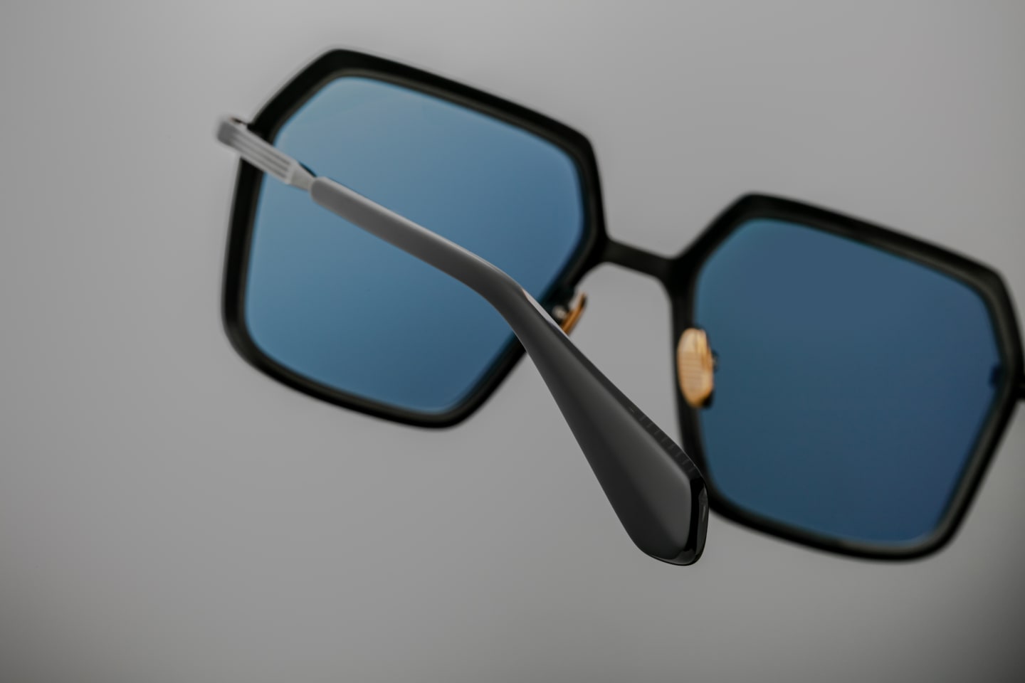 Ugo_Black_Detail-006_Resized_5377x3585_ftgy4e Jacques Marie Mage Ugo Sunglasses - Black - Image 4