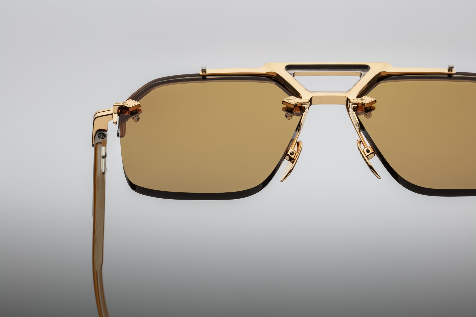 Silverton_Suntan_Detail-004_Resized_5377x3585_werjet Jacques Marie Mage Silverton Sunglasses - in gold - Image 4
